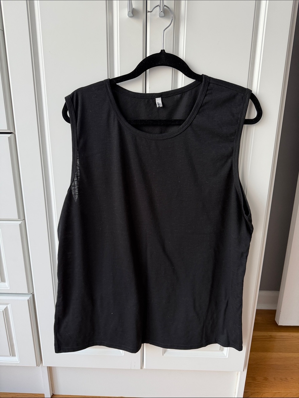 Black Sleeveless Crewneck Tank Top - Brand Unknown